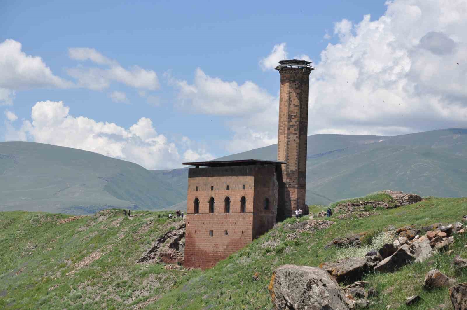 Kars&rsquo;ın tarihi kenti Ani&rsquo;ye yoğun ilgi
