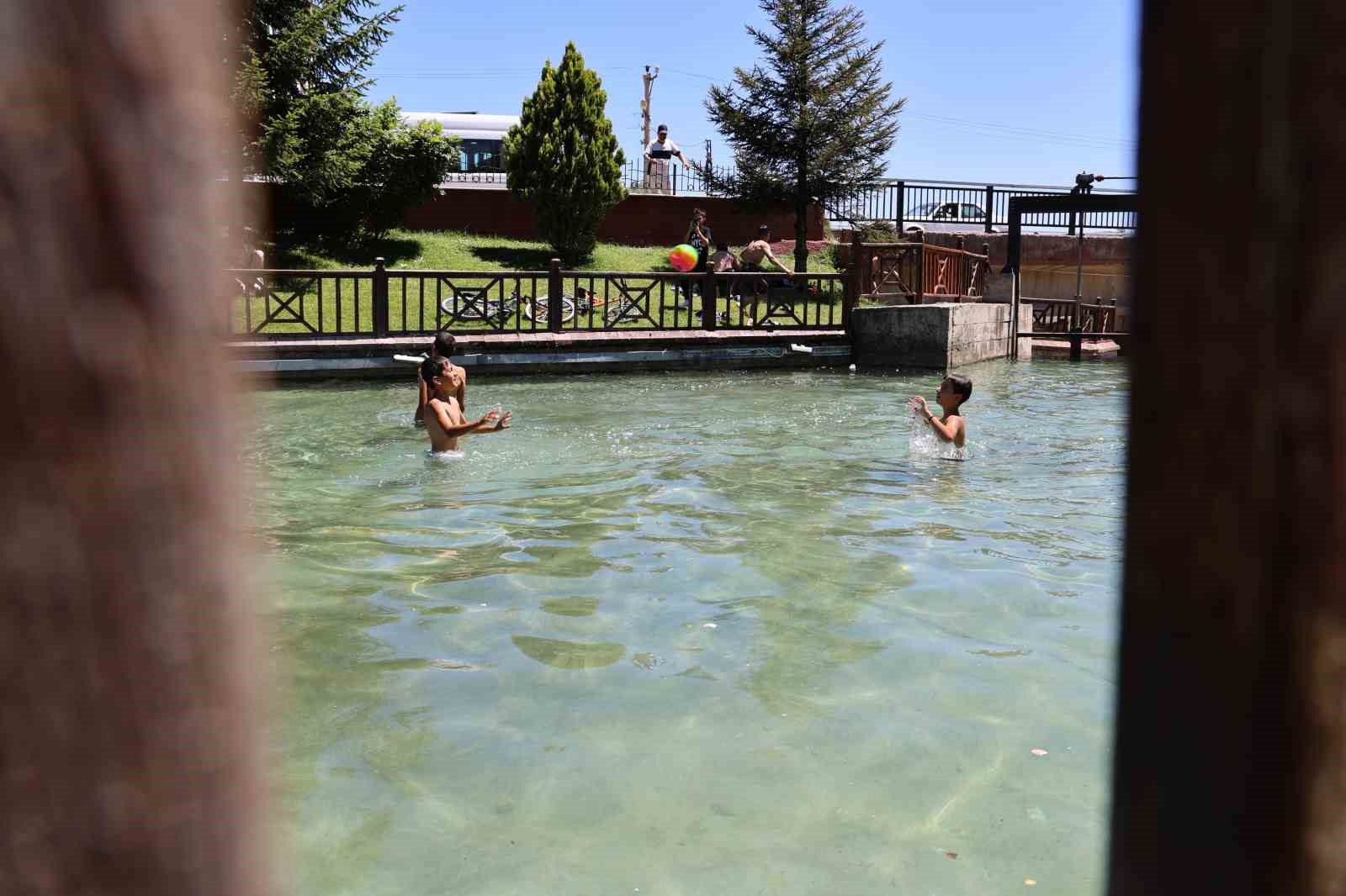 Aksu Park&rsquo;taki &ouml;l&uuml;mc&uuml;l oyun korkutuyor
