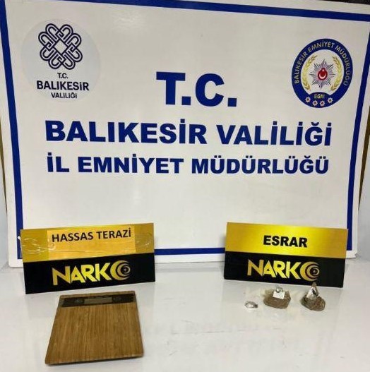 Uyuşturucu taciri 2 şahıs g&ouml;zaltına alındı
