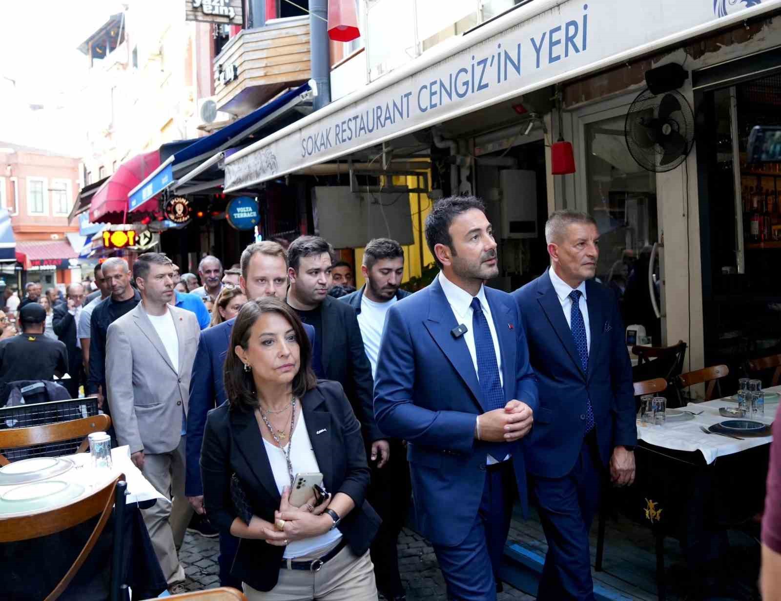 Beşiktaş Belediye Başkanı Rıza Akpolat ambulans ve itfaiye geçiş noktalarında denetimlerde bulundu
