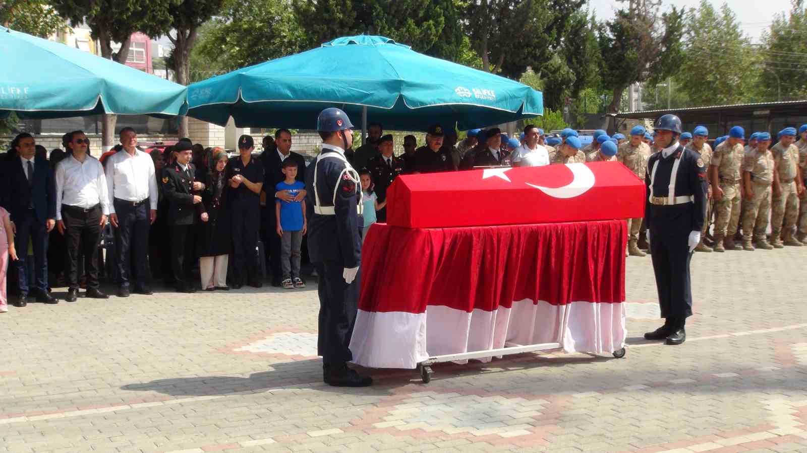 Mersin’de trafik kazasında hayatını kaybeden uzman çavuş için askeri tören düzenlendi