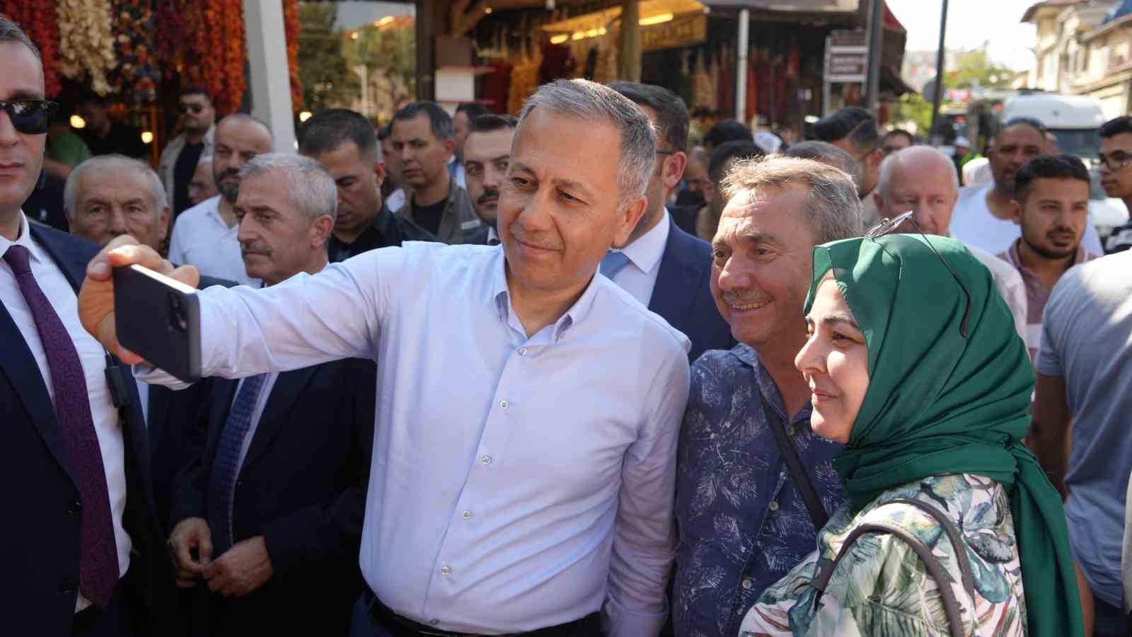 Bakan Yerlikaya Gaziantep’te esnaf ziyareti yaptı, Şekerhan’ın açılışına katıldı
