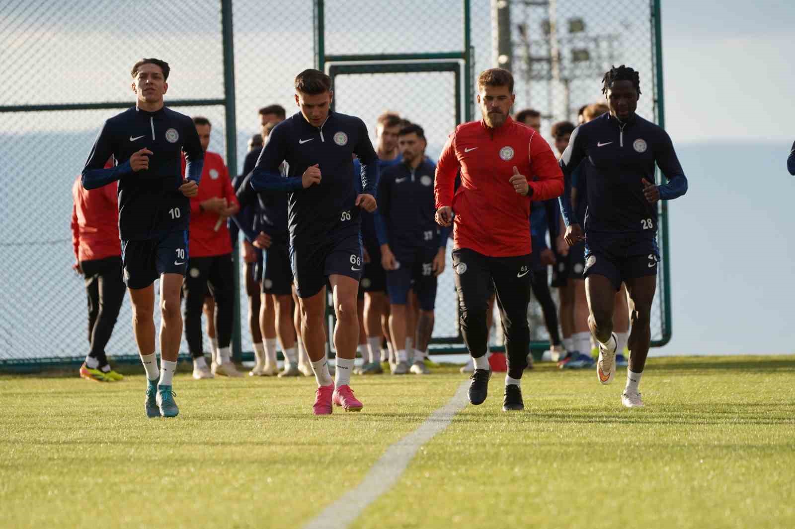 Çaykur Rizespor, Erzurum’da yeni sezon hazırlıklarına devam ediyor
