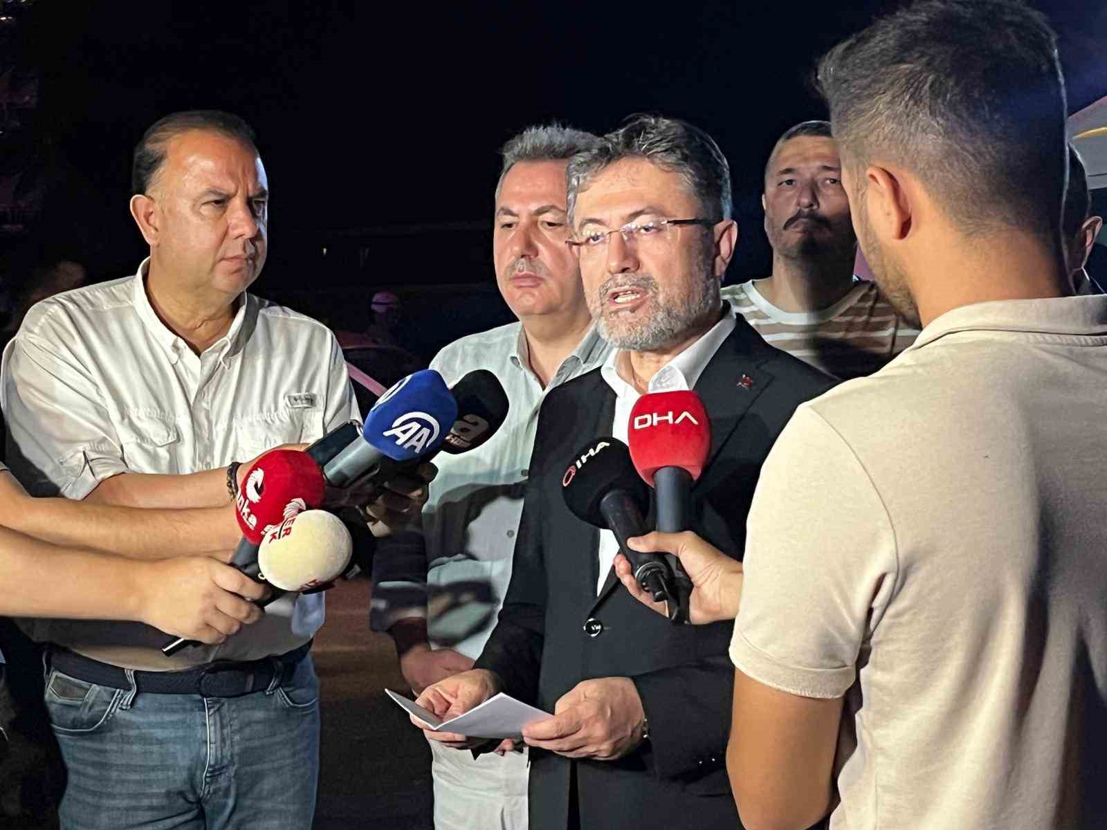 Bakan Yumaklı: &ldquo;İzmir Menderes&rsquo;teki &ccedil;ıkan yangın hobi bah&ccedil;esinden &ccedil;ıktı&rdquo;
