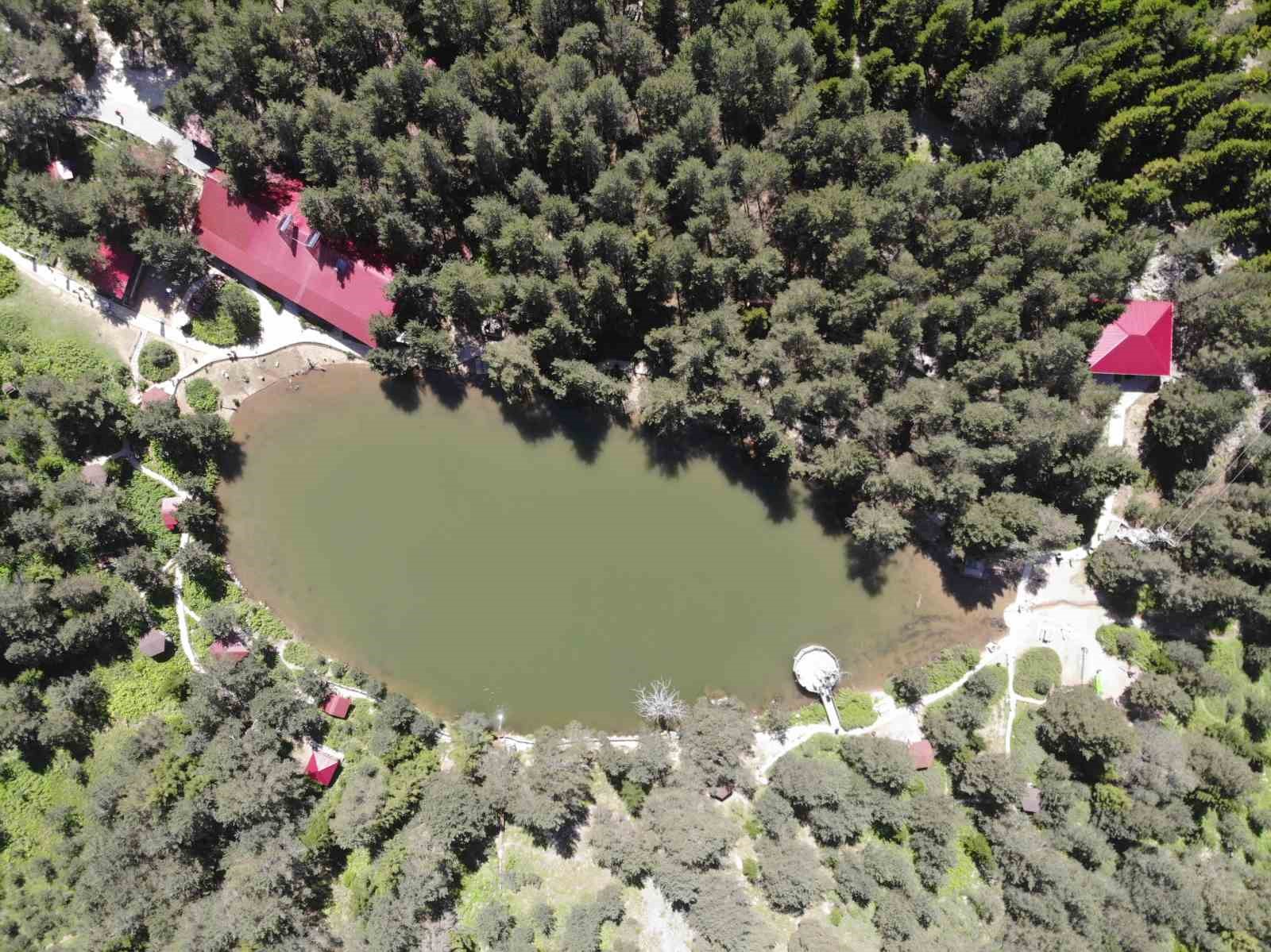 Zigana Dağı&rsquo;nın serin sığınağı Limni G&ouml;l&uuml; ziyaret&ccedil;ilerini bekliyor
