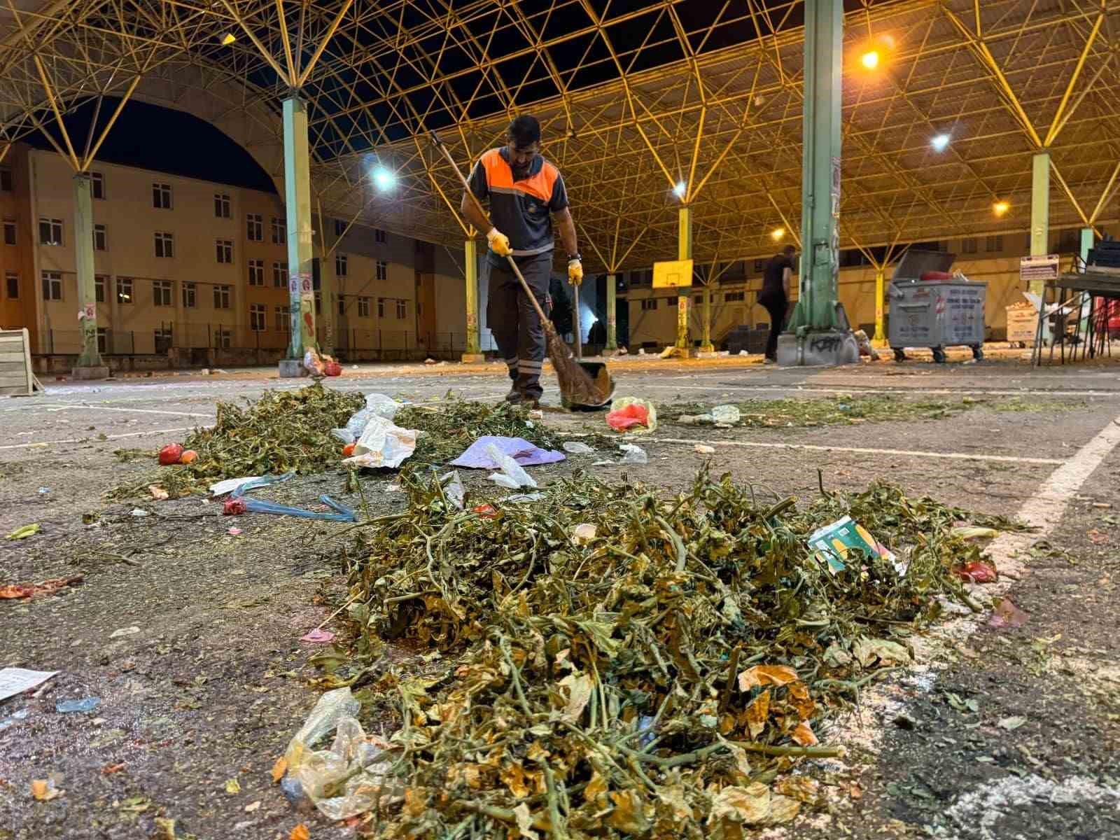 Çorum zabıtasından, temizlik kurallarına uymayan pazarcı esnafına ceza
