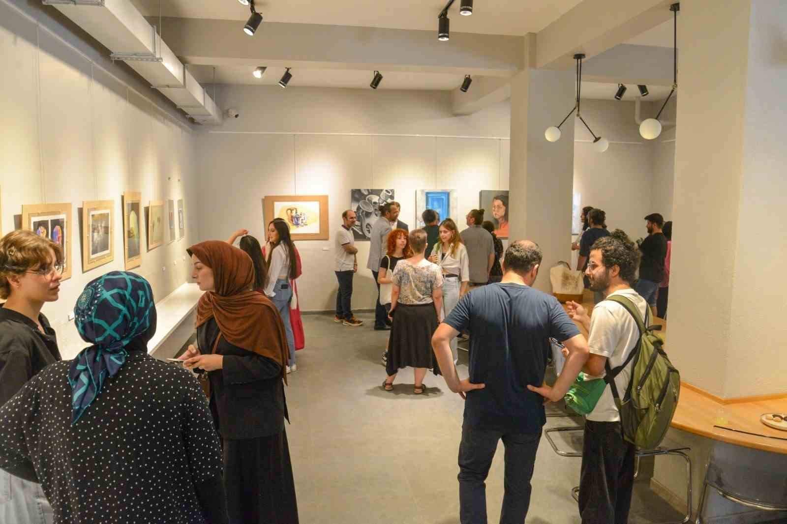 Öğrenciler yıl boyu yapılan eserleri sergide sundu