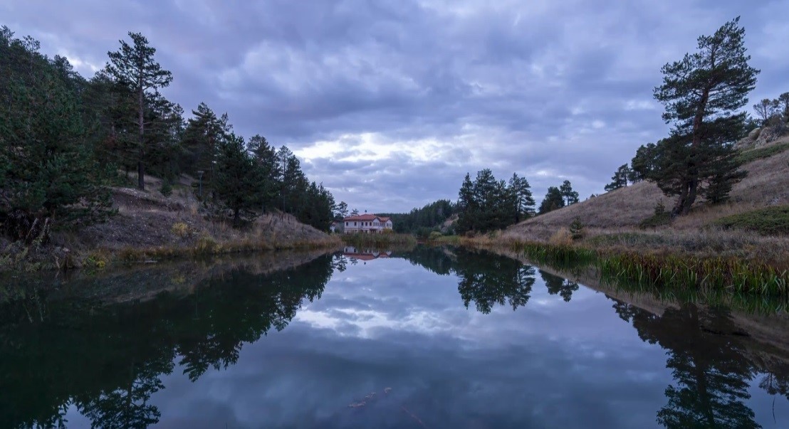 Muhteşem g&ouml;l manzarasının 1 g&uuml;n&uuml; time-lapse tekniğiyle kaydedildi
