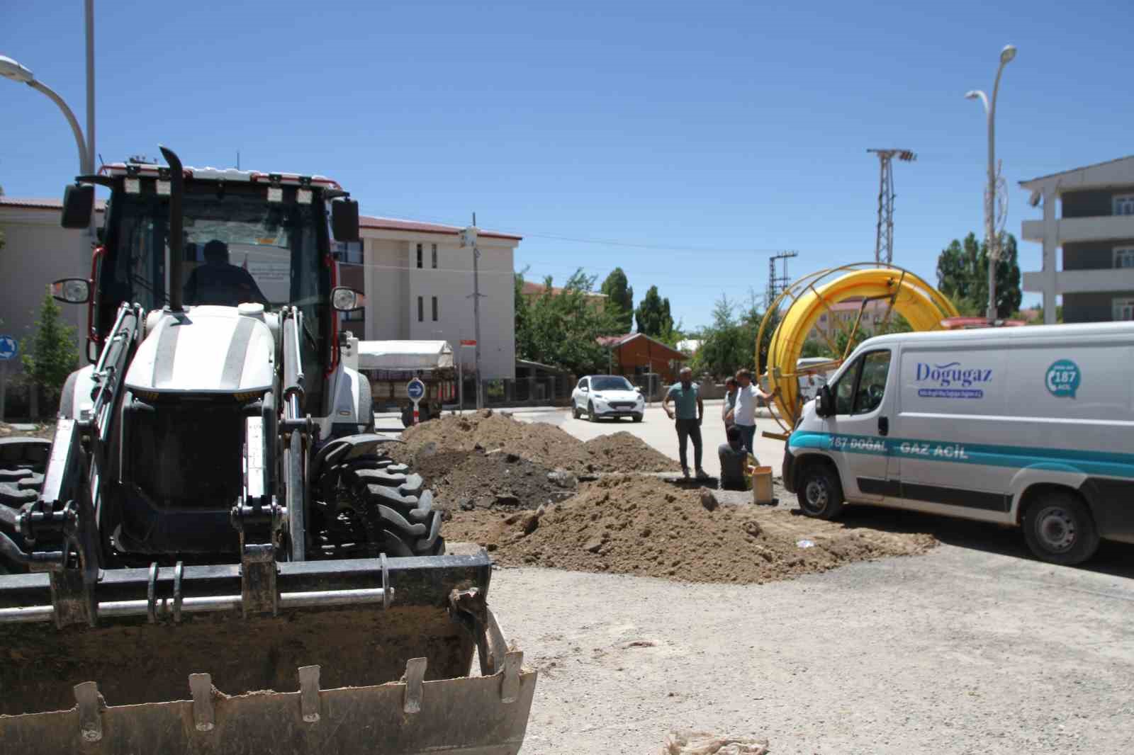 Malazgirt’te doğalgaz çalışmaları devam ediyor