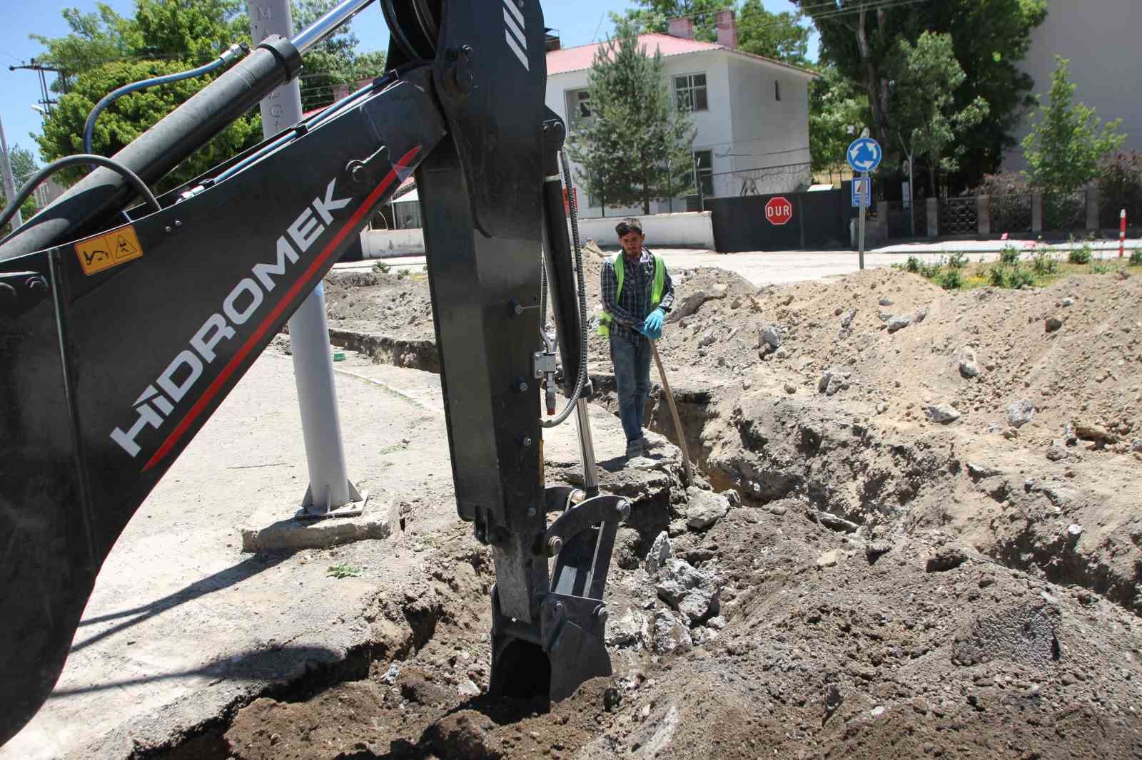 Malazgirt’te doğalgaz çalışmaları devam ediyor
