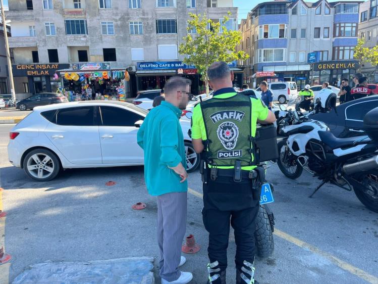 Sakarya’nın tatil bölgesinde polis denetimi: 52 araç sürücüsüne 120 bin lira ceza