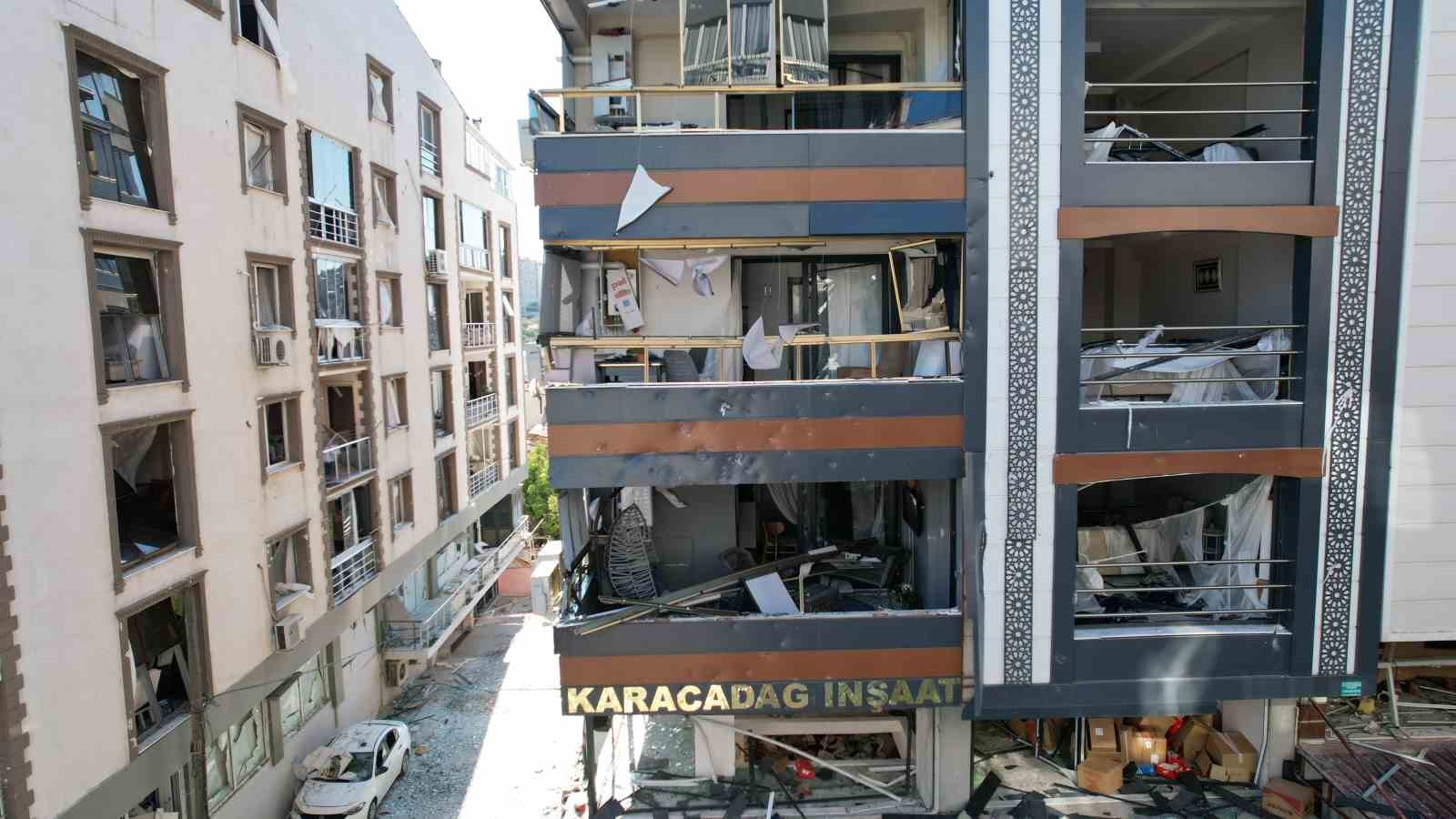 İzmir Valisi S&uuml;leyman Elban, Torbalı Ayrancılar Mahallesi&rsquo;ndeki patlamada 5 kişinin hayatını kaybettiğini, yaralanan 57 kişinin 4 ayrı hastanede tedavi g&ouml;rd&uuml;ğ&uuml;n&uuml; a&ccedil;ıkladı.
