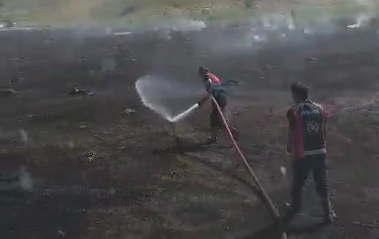 Y&uuml;ksekova&rsquo;da &ccedil;ıkan arazi yangını korkuttu
