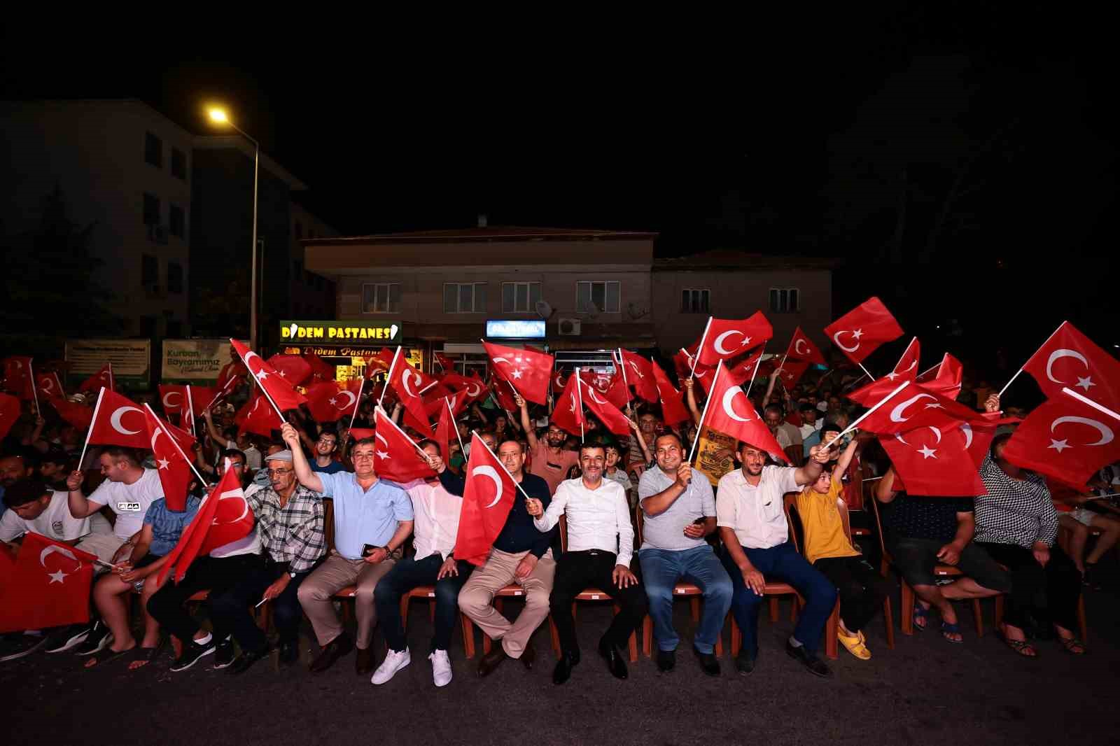 Denizlililer milli ma&ccedil; heyecanını yine dev ekranlarda yaşayacak
