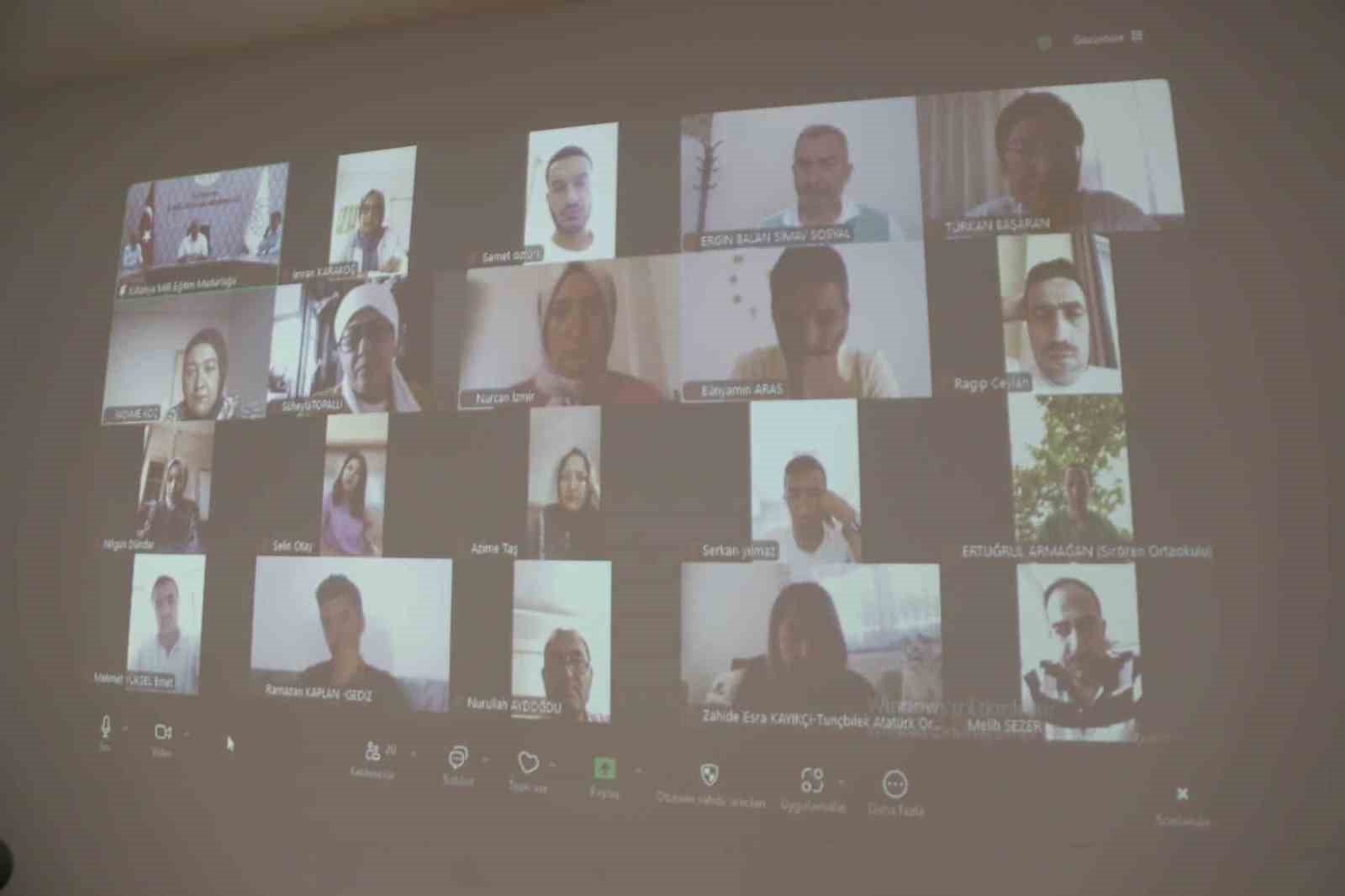 K&uuml;tahya&rsquo;da T&uuml;rkiye Y&uuml;zyılı Maarif Modeli M&uuml;fredat Programı bilgilendirme toplantısı
