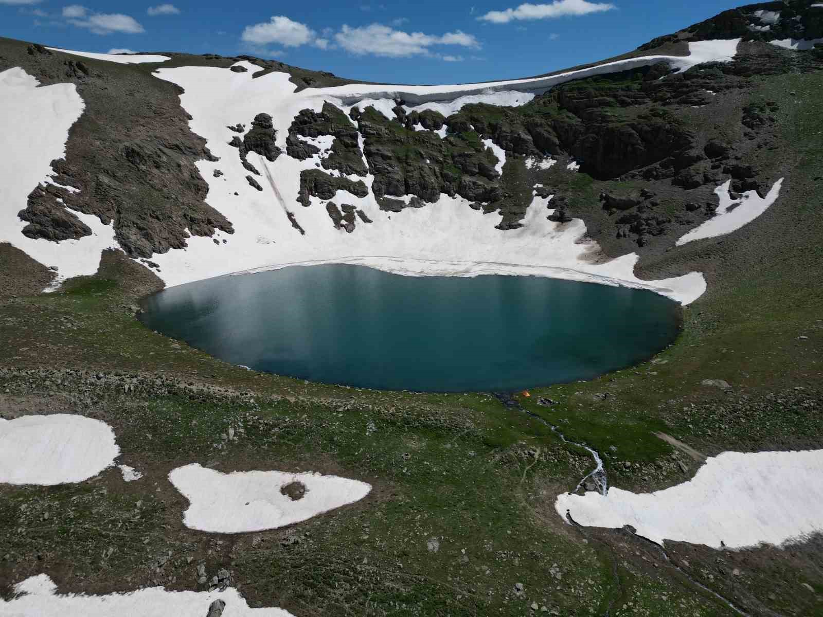 Yeşile bürünen Faraşin Yaylası kartpostallık manzaralar oluşturdu