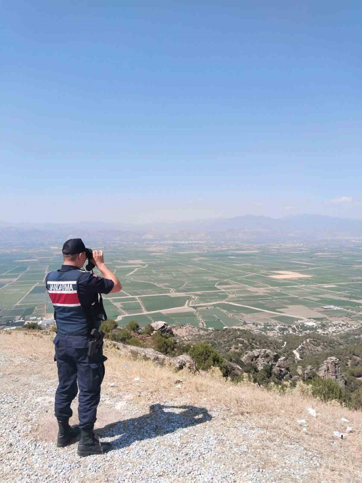 Jandarma ekipleri yasak bölgeye giren şahıslara cezai işlem uyguladı
