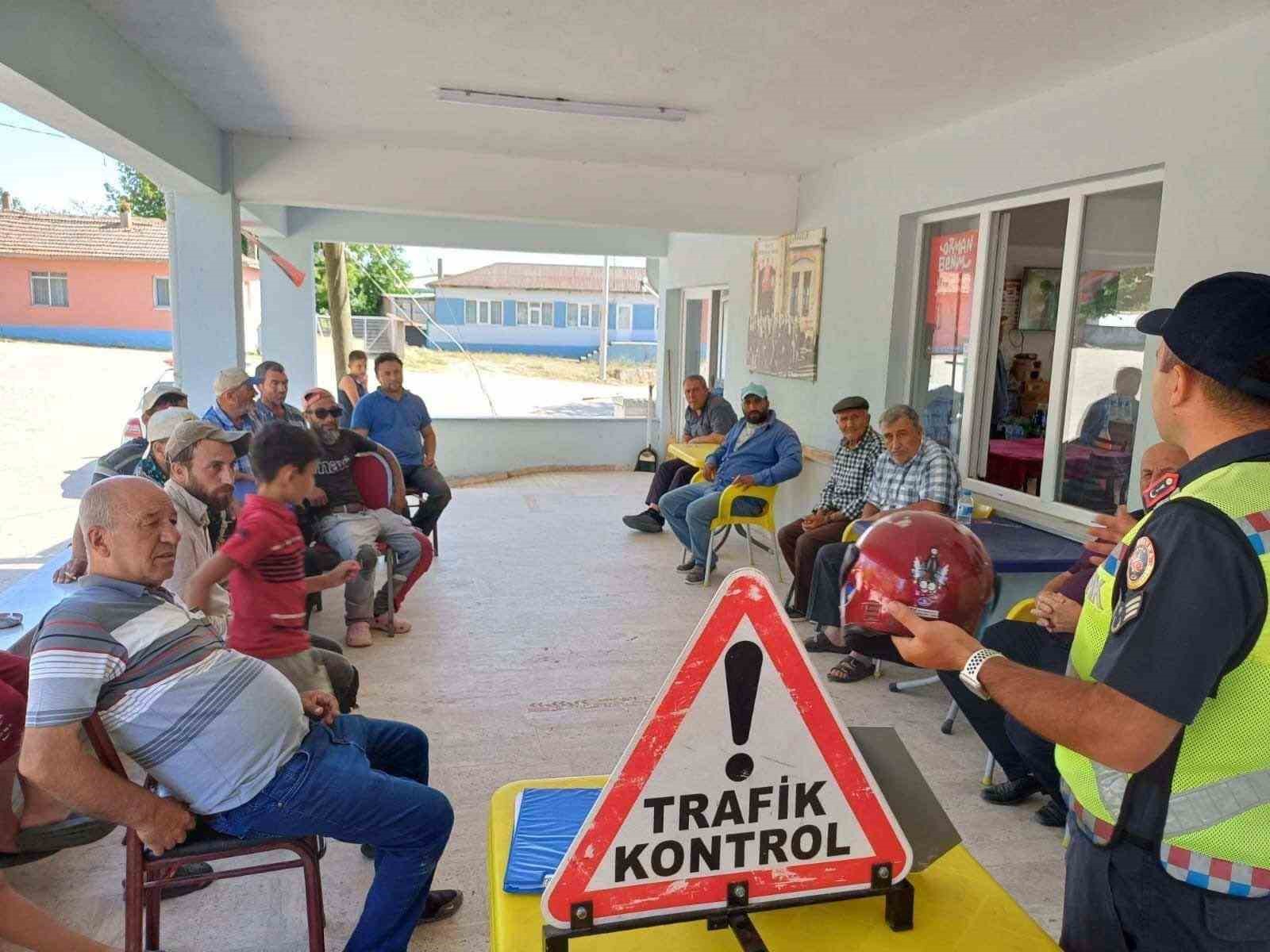 Edirne’de vatandaşlara trafik kurallarının önemi anlatıldı
