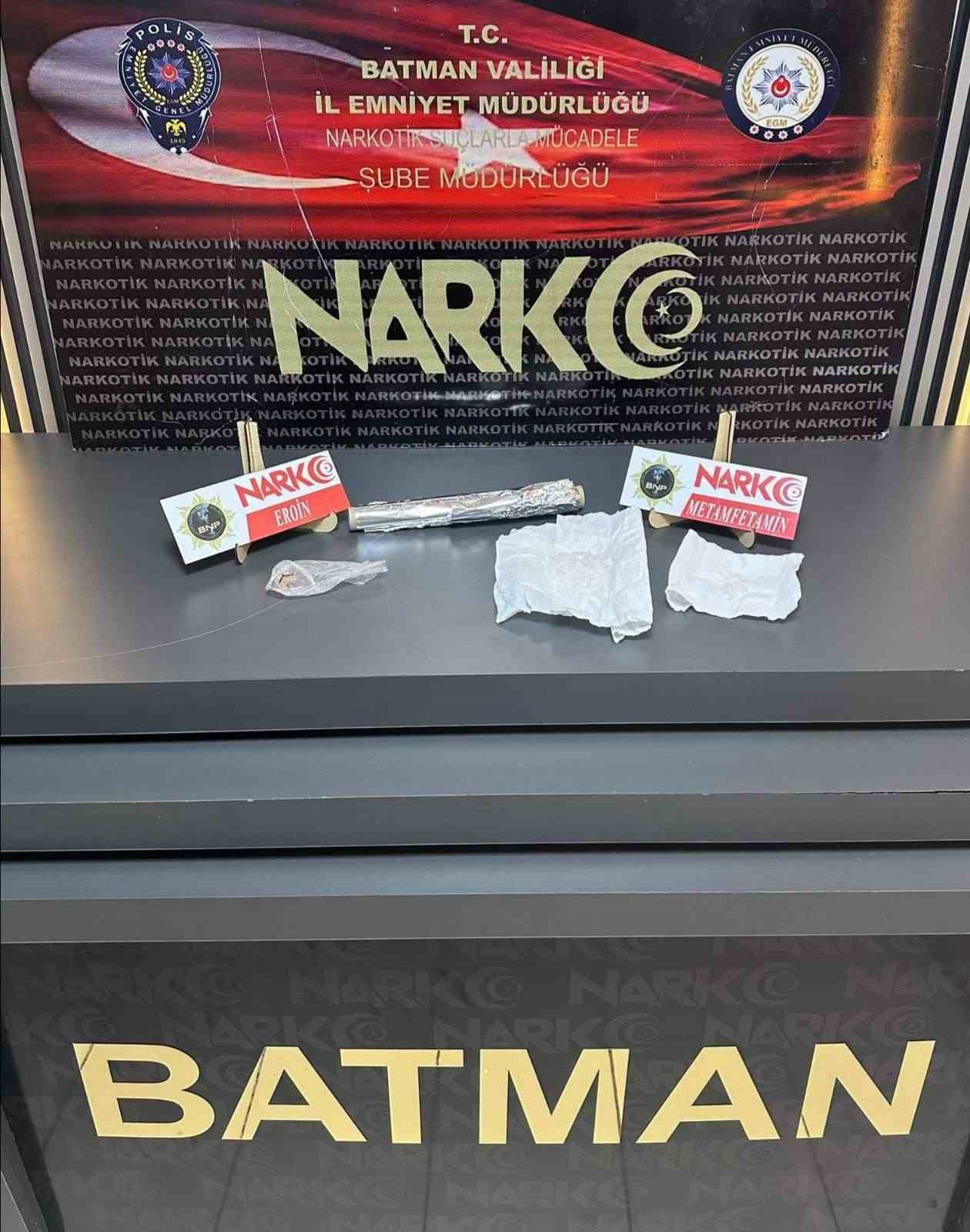 Batman’da bir ev ve bir araçta uyuşturucu yakalandı
