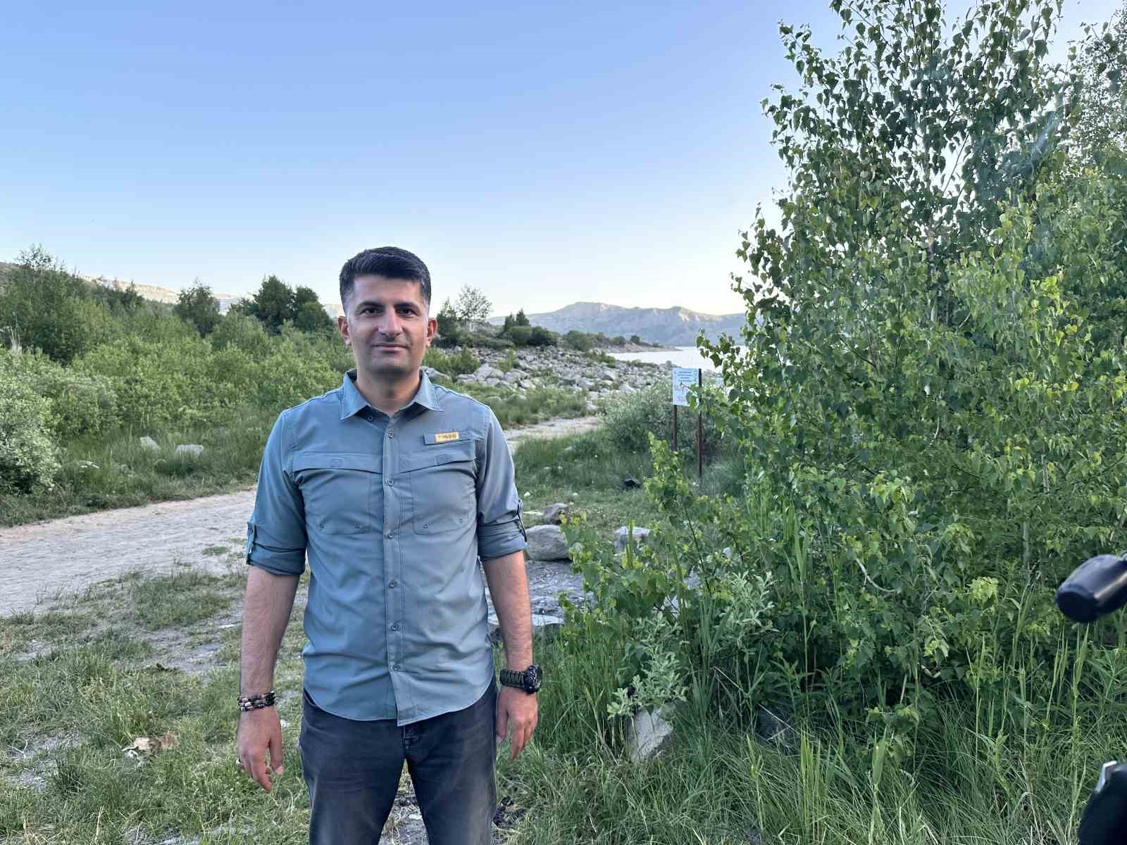 Nemrut&rsquo;ta ayılar motosikletin koltuğunu par&ccedil;aladı
