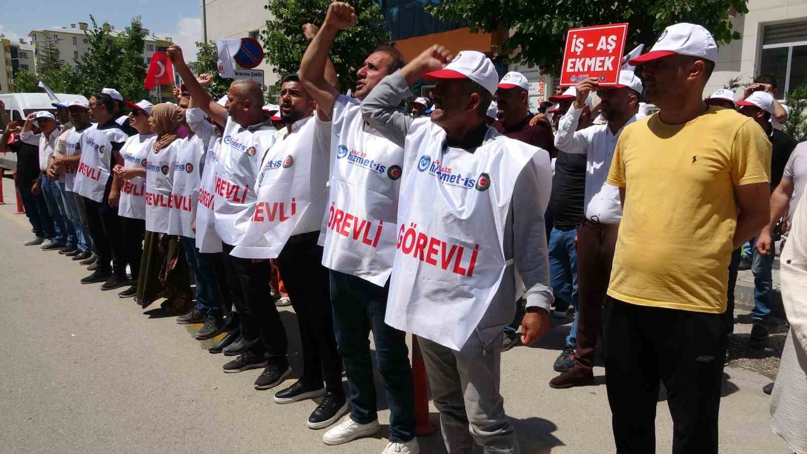 Van’da işten çıkarılan işçilerin eylemi iki ayını tamamladı
