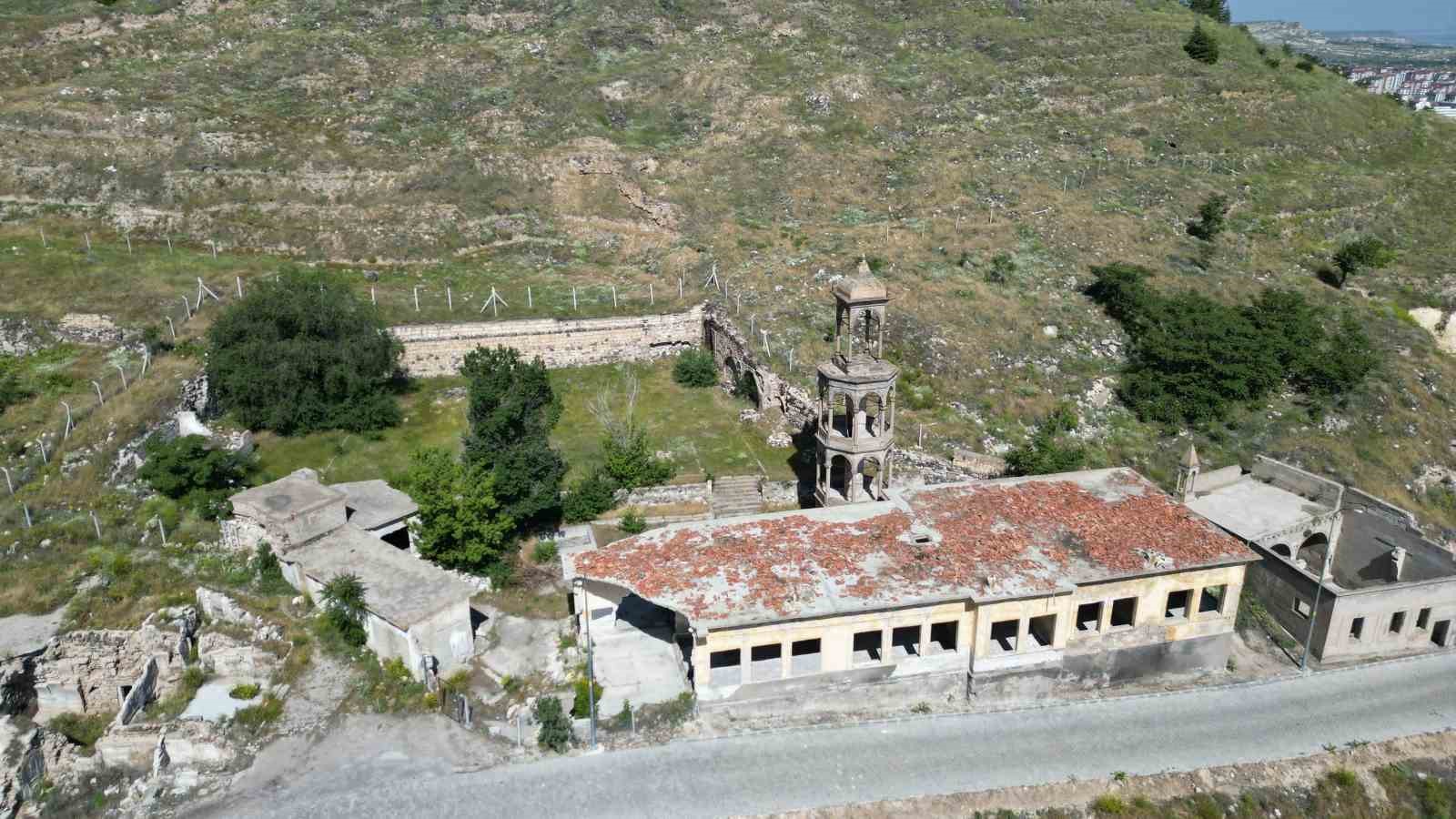 Tarihi Çan Kulesi ve Damat İbrahim Paşa İlkokulu binası restore edilecek
