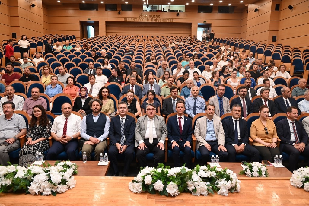 "Türkiye Cumhuriyeti’nin İlk Yıllarında Macarlar Sergisi ve Konferansı" düzenlendi
