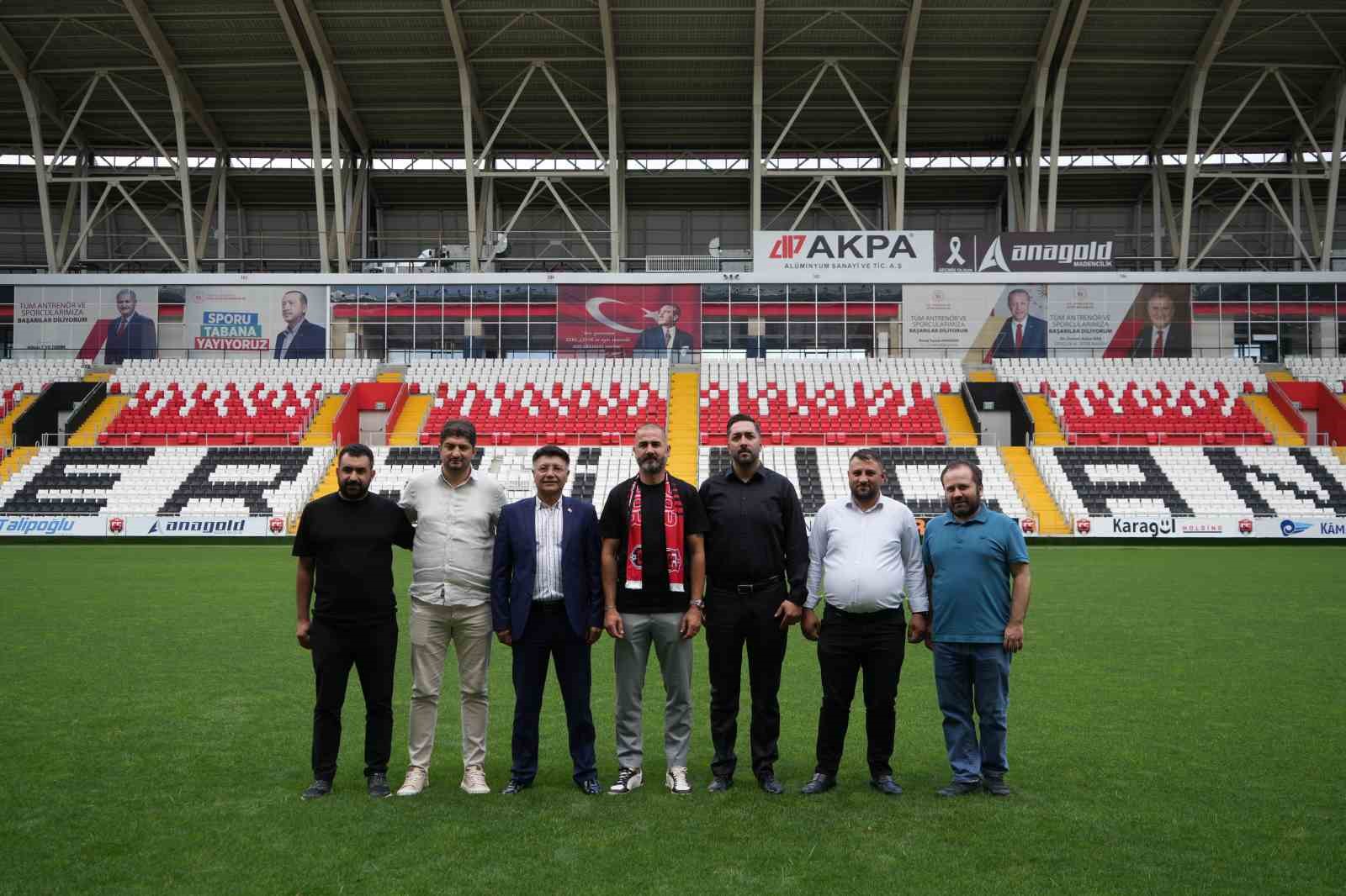 24 Erzincanspor teknik direktör Gökhan Ünal ile 1 yıllık sözleşme imzaladı
