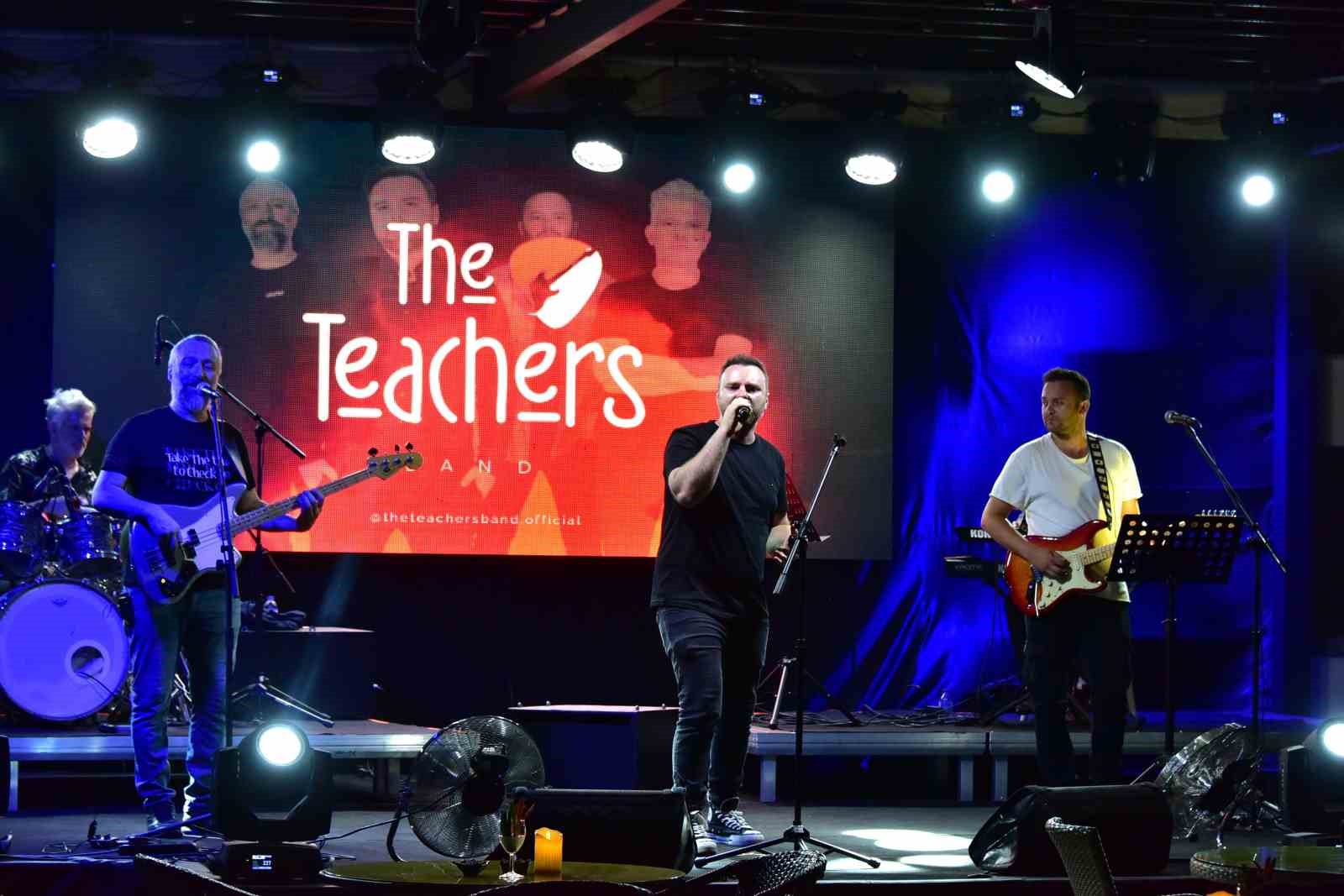 Öğretmenlerden müzik ziyafeti

