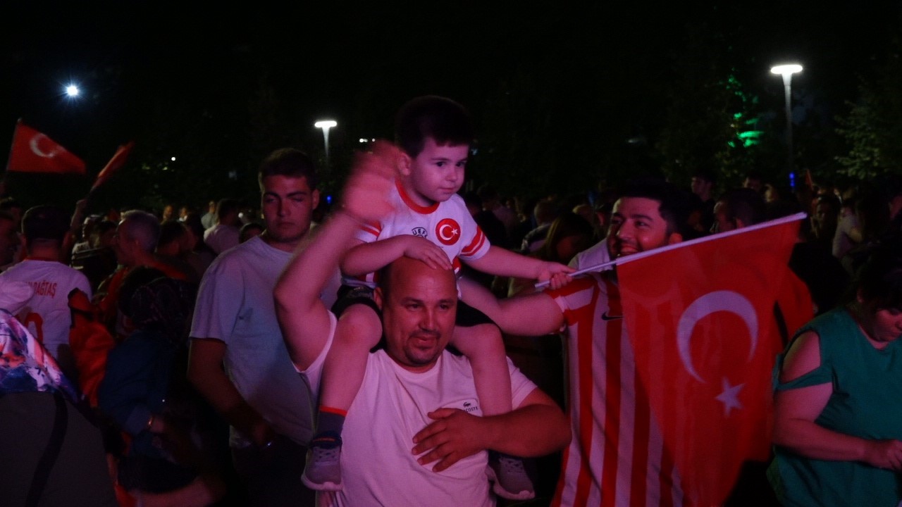 Kırklareli&rsquo;nde milli ma&ccedil; heyecanı dev ekranda yaşandı
