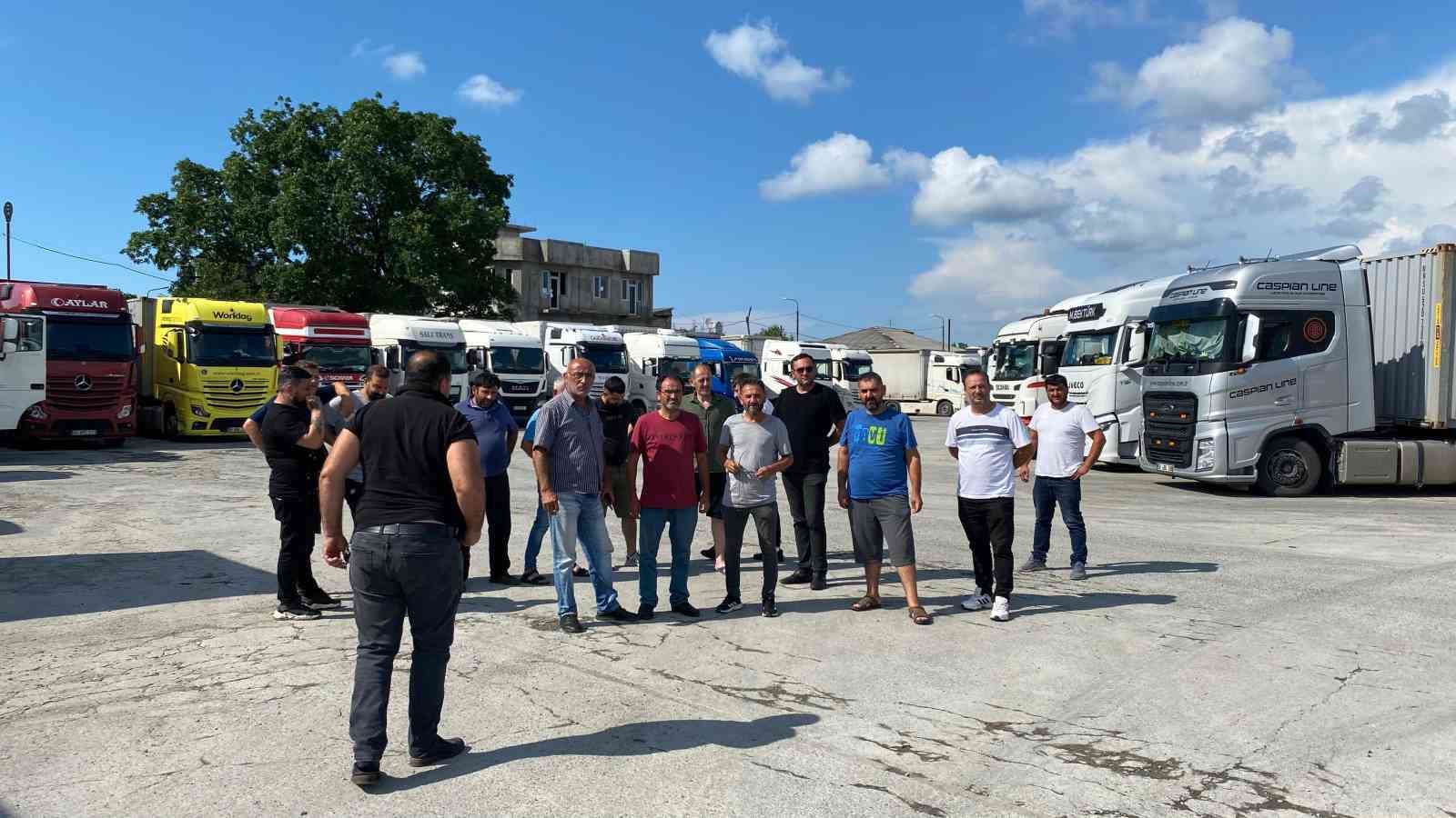 Rusya’ya yük taşıyan Türk tır şoförlerinin Gürcistan’da alıkonulduğu iddiası
