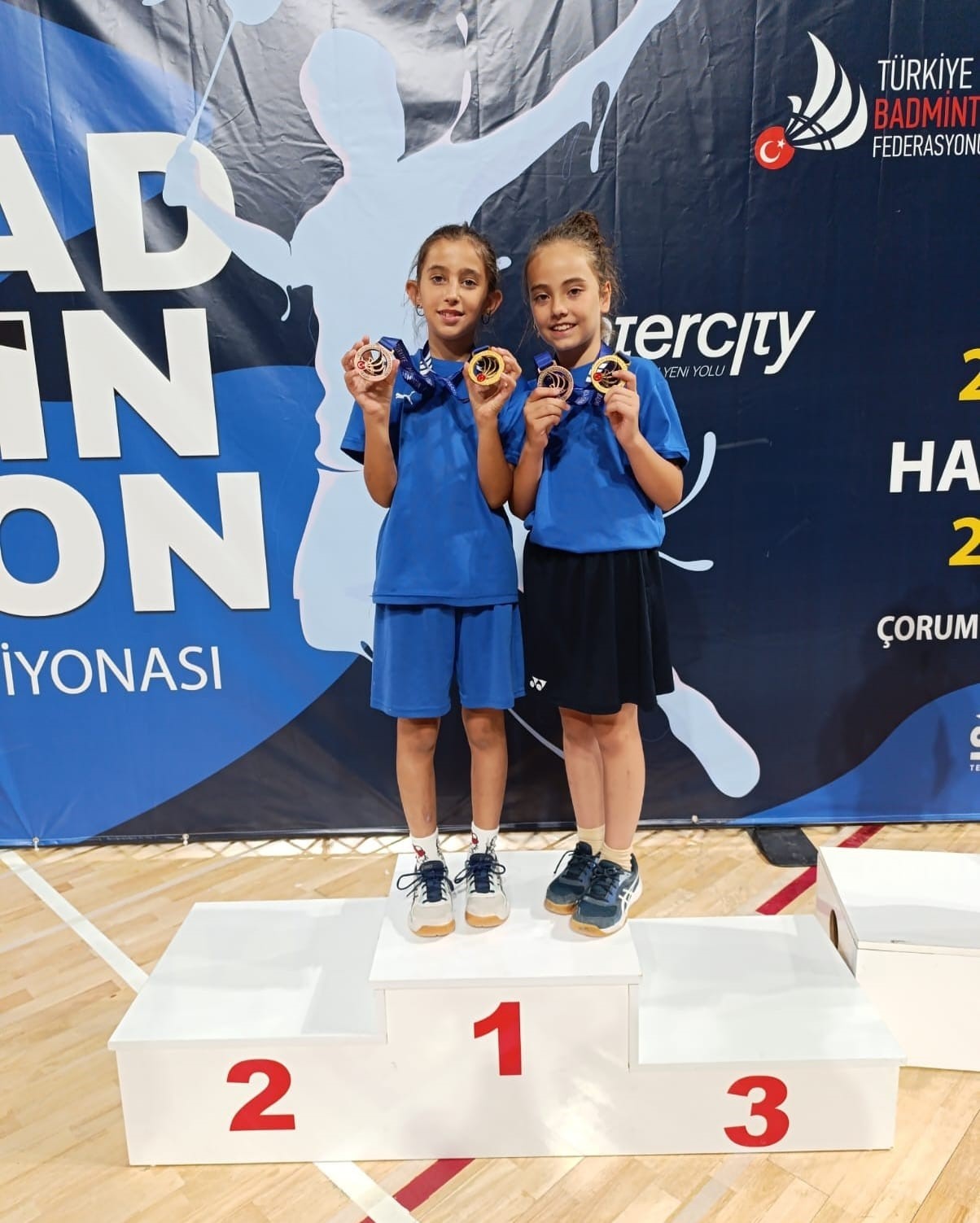 Yunusemreli badmintoncular Türkiye Şampiyonası’na damga vurdu
