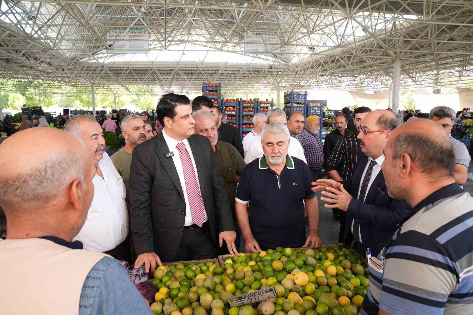 Yılmaz, pazarcı esnafıyla bir araya geldi