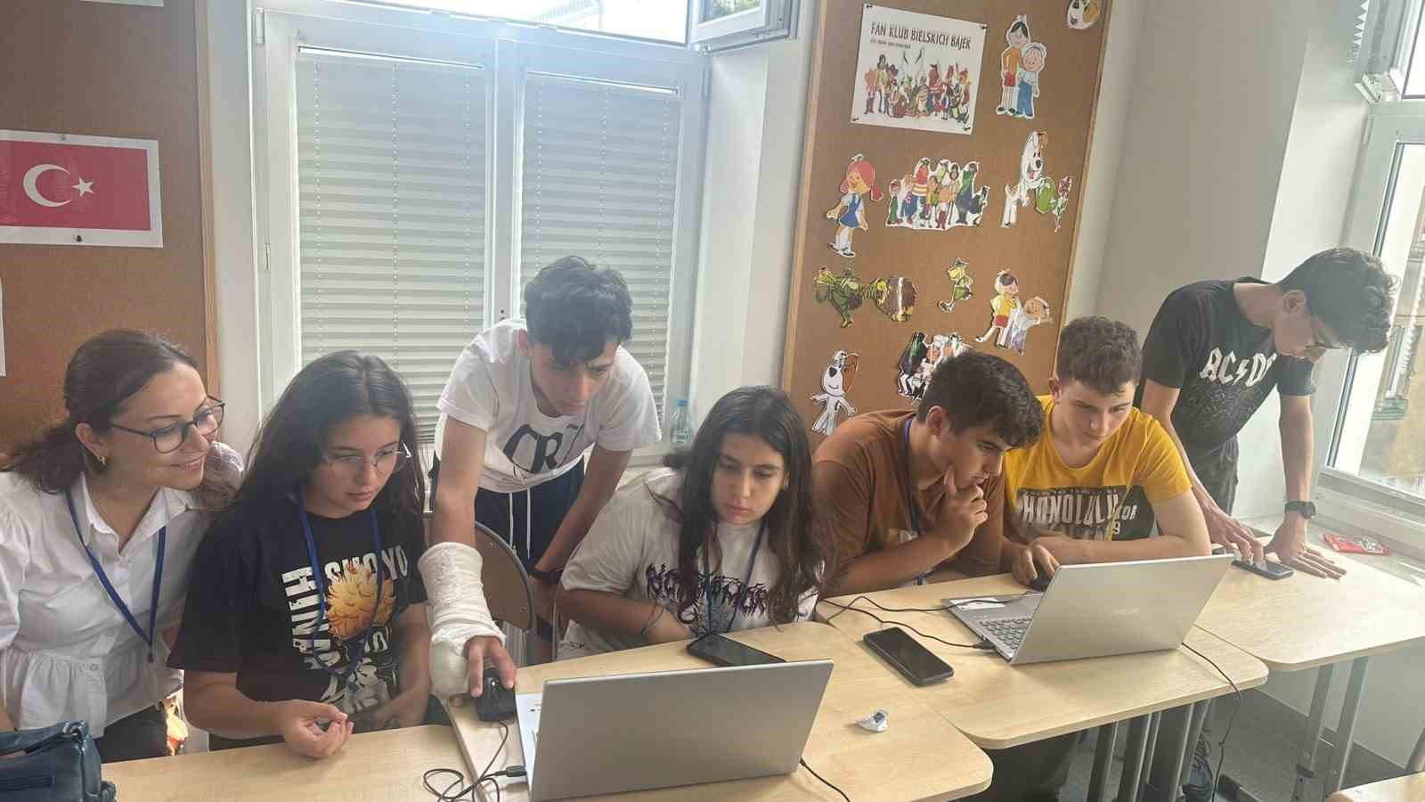 Menteşe Şahidi Ortaokulu Türkiye’yi Polonya’da temsil etti