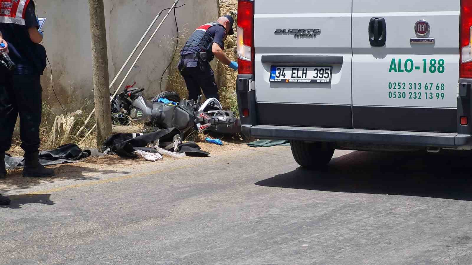 Bodrum’da feci kaza: Araca çarpan motosikletteki 2 genç hayatını kaybetti