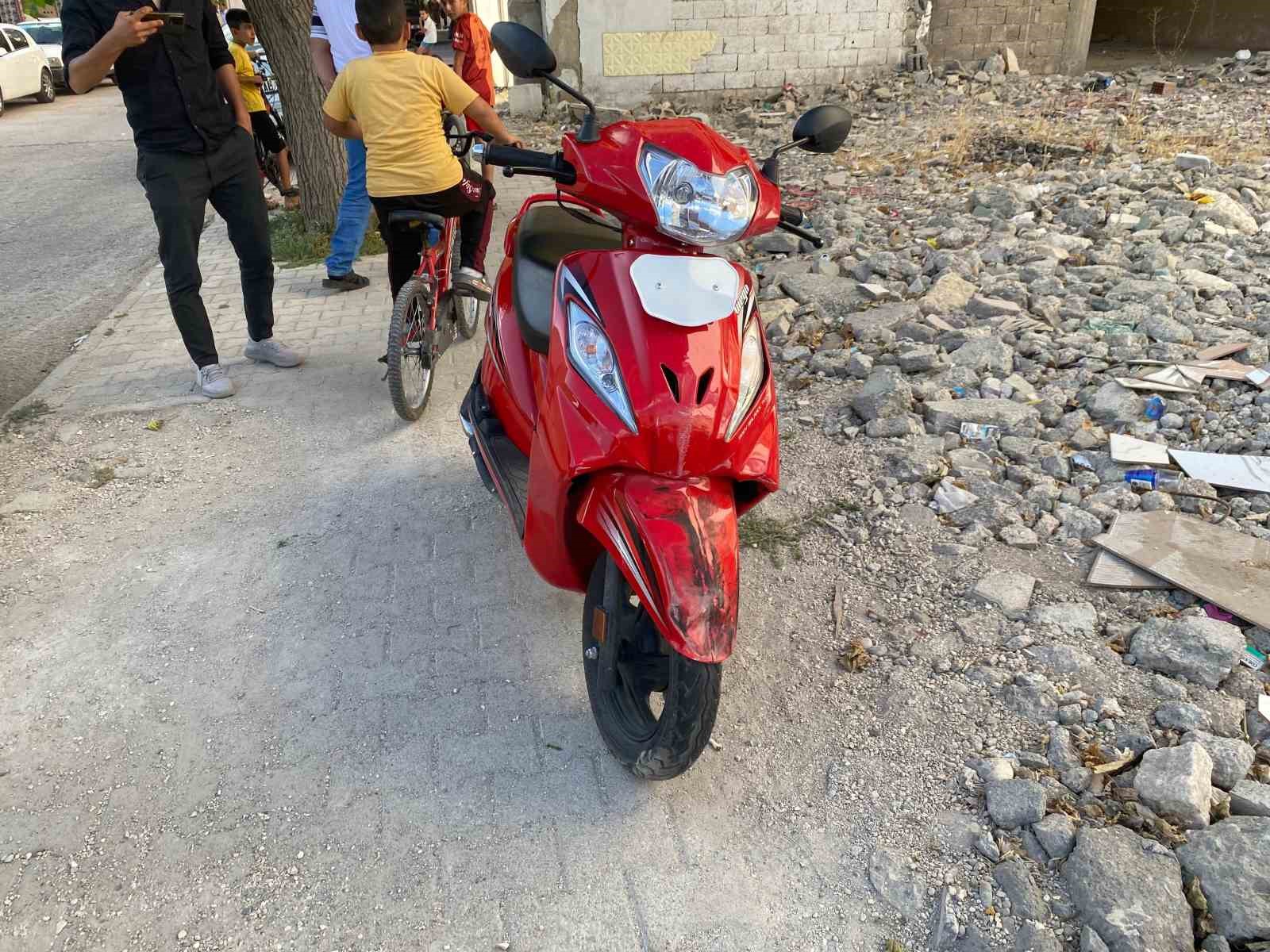 Kamyonetle motosiklet çarpıştı: 1 yaralı
