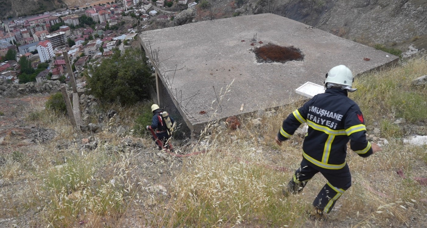 Gümüşhane’de deprem tatbikatı ekiplerin hızlı müdahalesiyle başarıyla icra edildi
