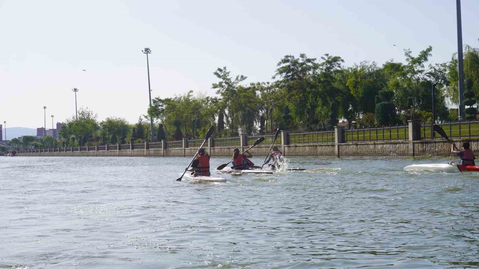 Afyonkarahisarlı genç kano sporcuları Türkiye Kupası’na hazırlanıyor
