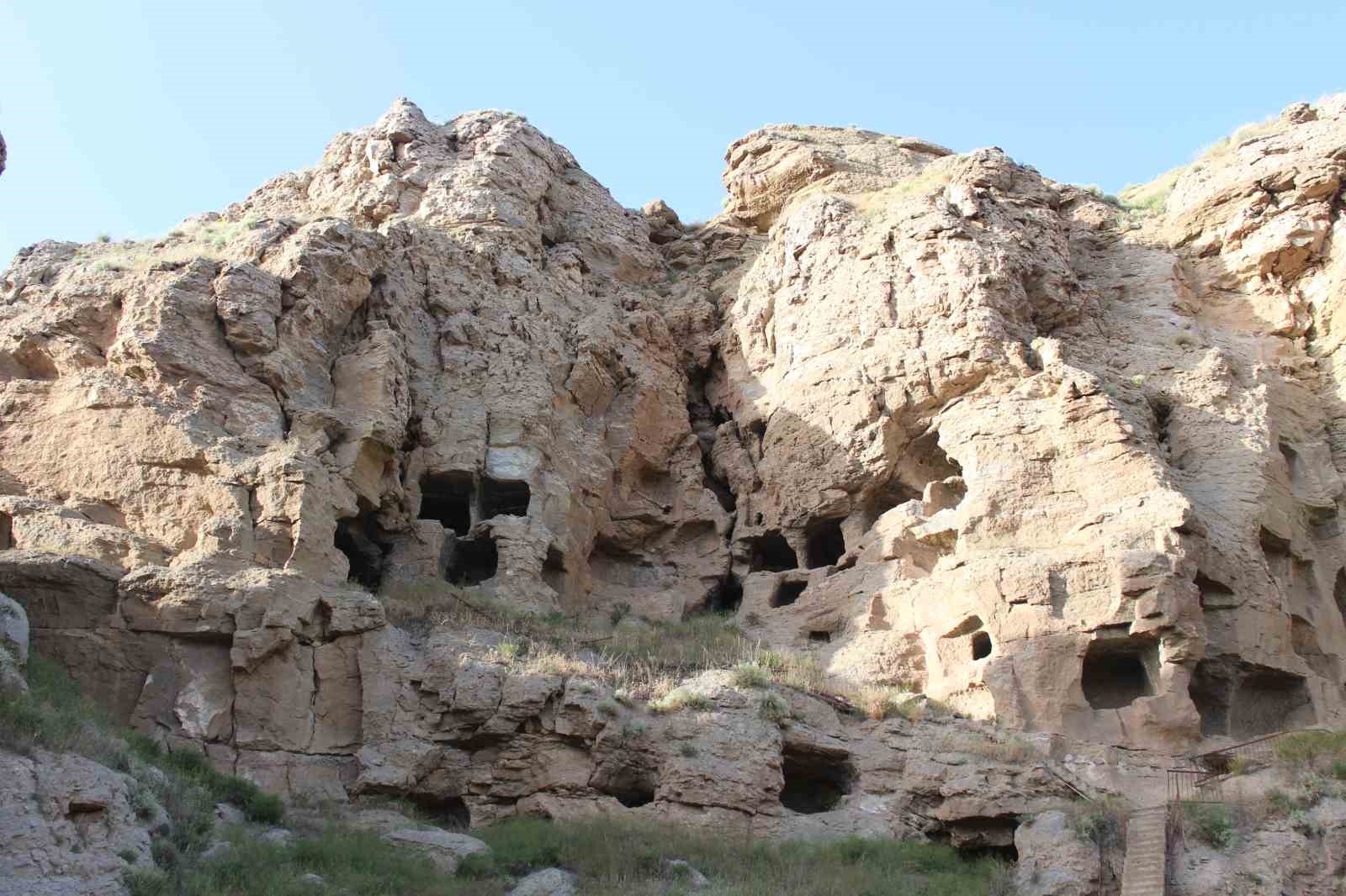 Sivas’ta 4 bin yıllık ’apartman’ın yok olmadan turizme kazandırılması bekleniyor
