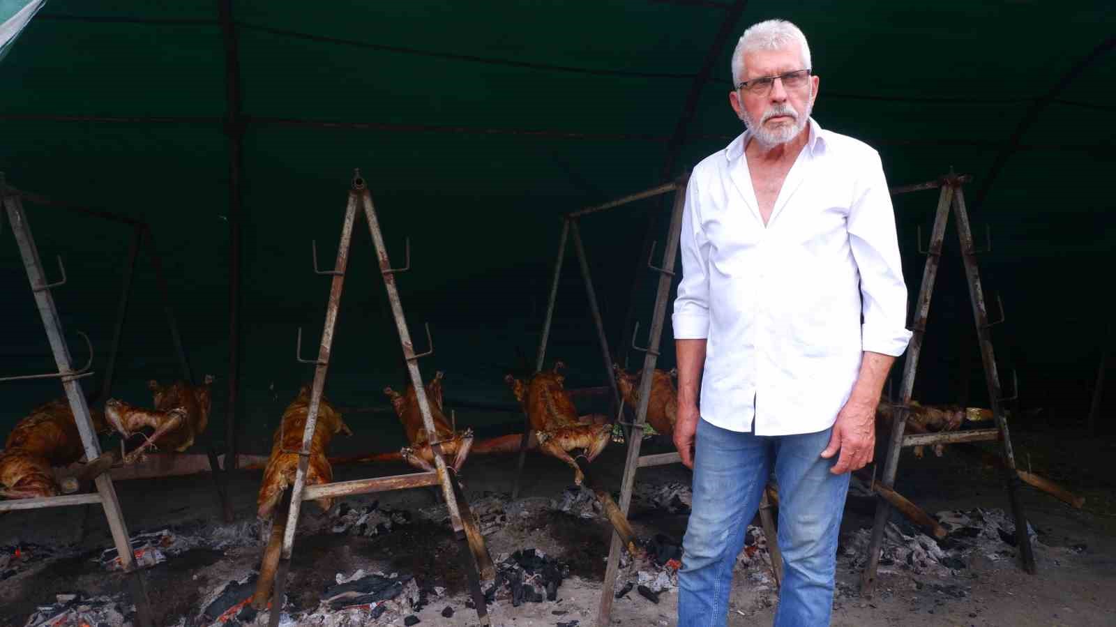 Kırkpınar’ın geleneksel lezzeti kuzu çevirme Sarayiçi’ndeki yerini aldı