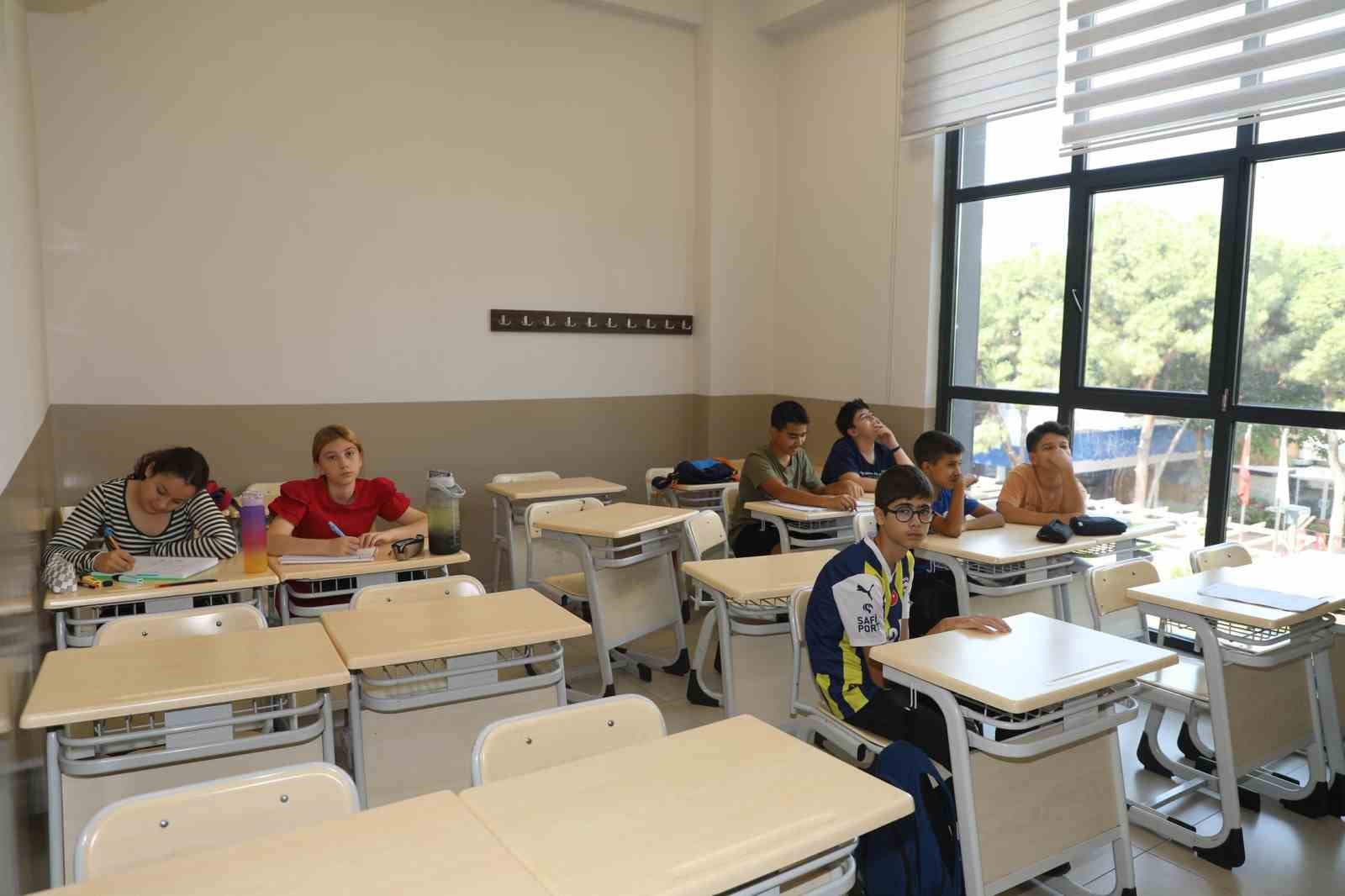 Mehmet Akif Ersoy Gençlik Merkezi’nde kurslar başladı
