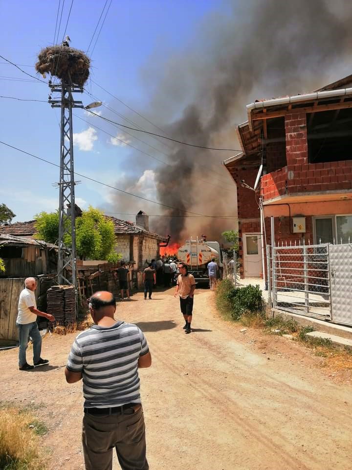 Sinop’ta 6 ev yanarak kullanılamaz hale geldi
