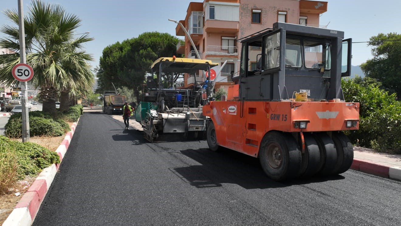 Kemalpaşa ve Menderes’in yolları yenileniyor
