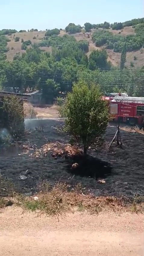 Elazığ’da korkutan yangın: Alevler evlere sıçramadan söndürüldü