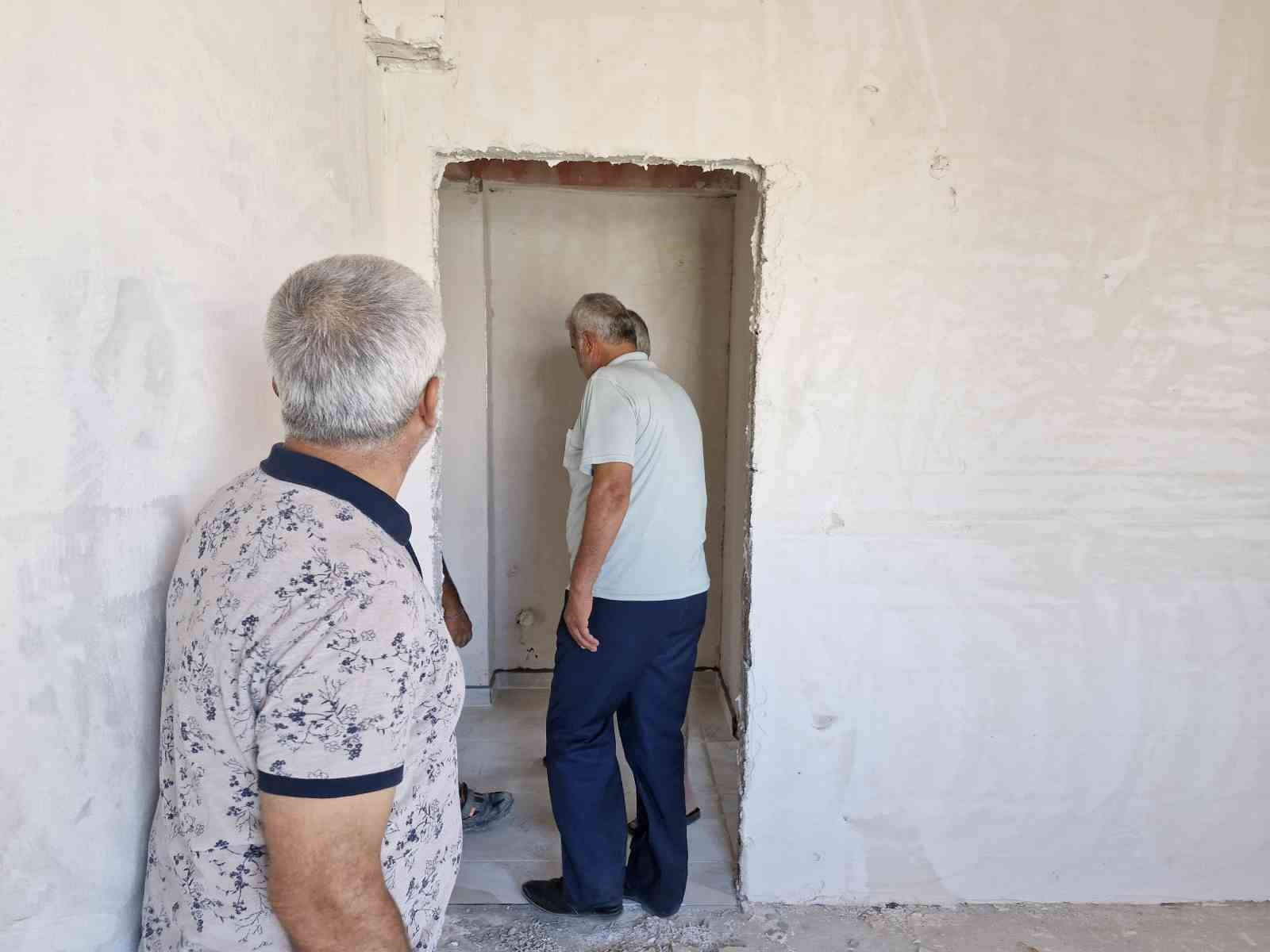 Depremin yaralarının sarıldığı Samandağ’da köy evleri kendine hayran bırakıyor
