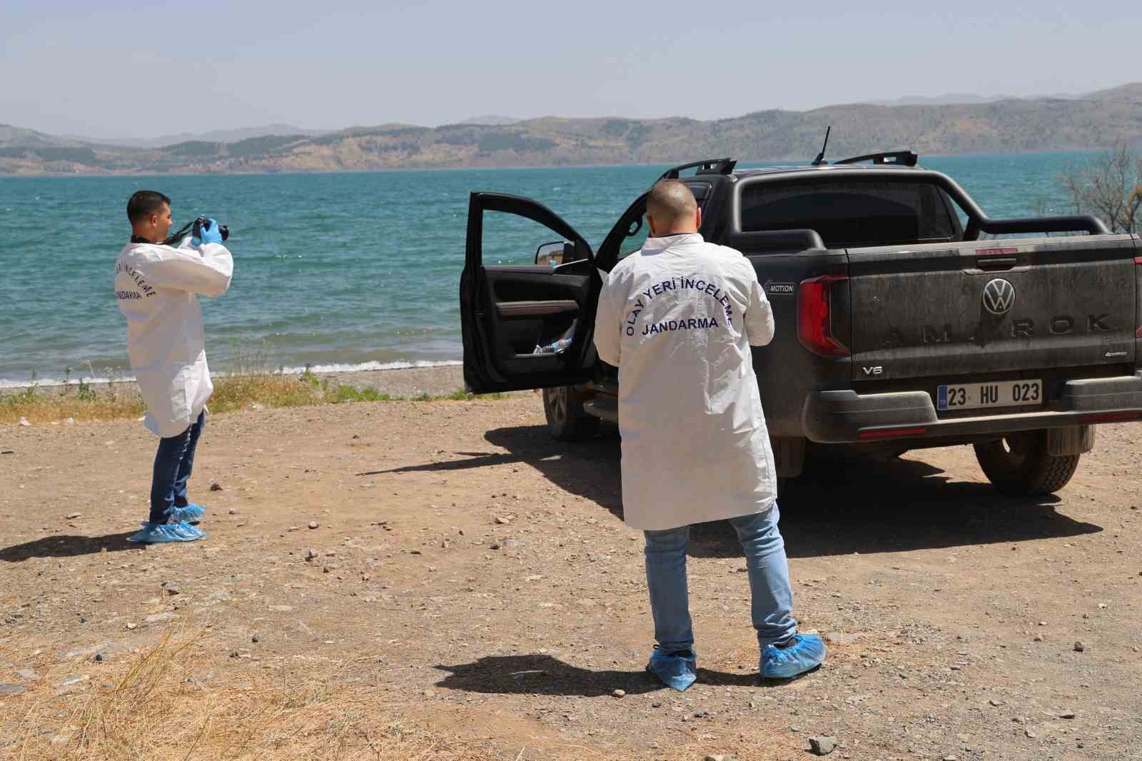 Elazığ’da bir araç içerisinde 2 kişi ölü bulundu