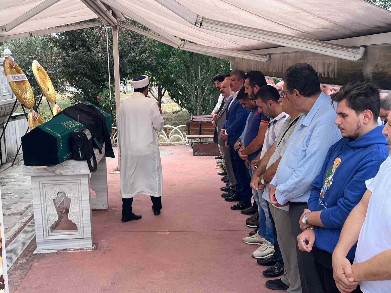 Eski bakanın kardeşi emekli hakim Nedim Adak, son yolculuğuna uğurlandı