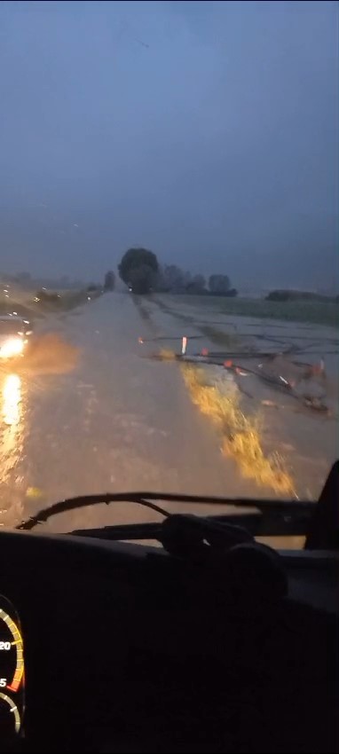 Şiddetli yağış Tokat’ta hayatı durma noktasına getirdi
