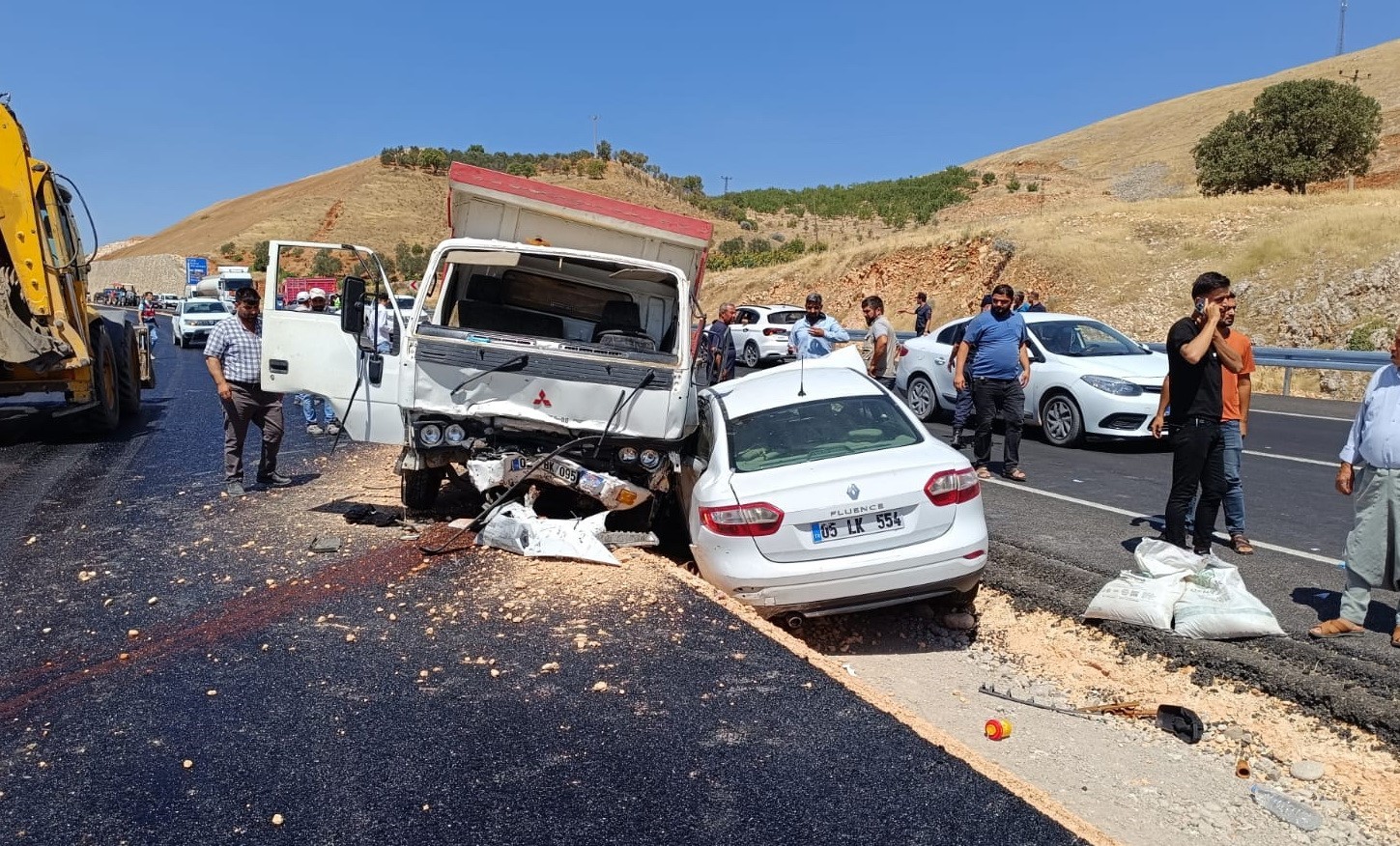 Otomobille kamyon çarpıştı: 3 yaralı İhlas Haber Ajansı