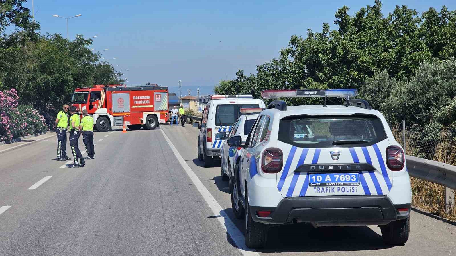 Bandırma’da yangın, evlere sıçramadan söndürüldü
